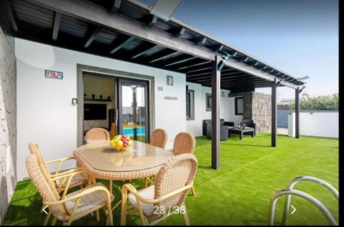VILLA CASA ATILANA LUXE con piscina climatizada privada,aire acondicionado,terraza privada e independiente,wi-fi