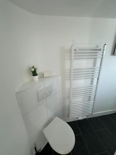 a white bathroom with a white toilet at Modernes Apartment in Ruhiger Lage in nähe des Fischereihafens in Bremerhaven