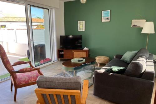 Very nice house 2 steps from the beach