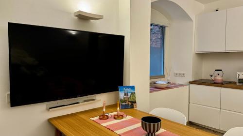 Η κουζίνα ή μικρή κουζίνα στο Mitten in der Kölner City - Design trifft Altbau