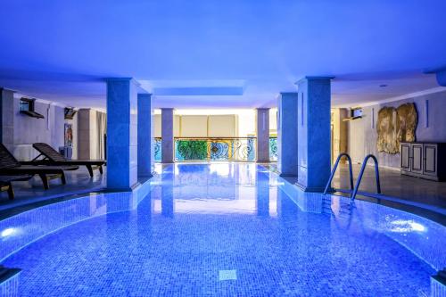 Boğaz Manzaralı Havuzlu Lüks Villa