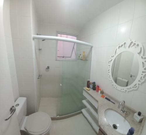 Koupelna v ubytování Apartamento para Temporada em Cabo Frio - Excelente Localização no Bairro Parque Riviera!