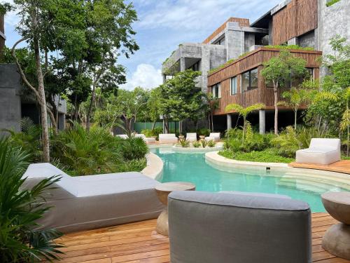 Bazén v ubytování Tulum 2BR Jacuzzi Privado Lujo & Piscinas Humana 800m Playa nebo v jeho okolí