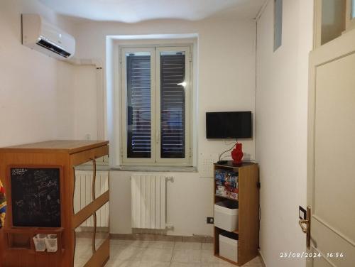 A television and/or entertainment centre at La casa di Nanà in centro