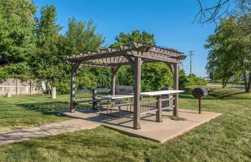 a picnic shelter with a picnic table in a park at Extended Stay America Select Suites - St Louis - O' Fallon, IL in O'Fallon