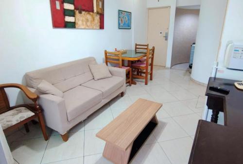 a living room with a couch and a table at Apart Liberdade 4 Pessoas Garagem,Feirinha ,Hakka, Hóspitais in Sao Paulo