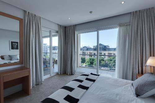 Gallery image of 401 Apartment in Cape Town