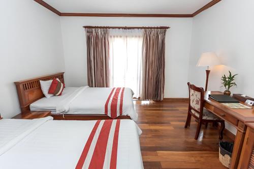 Ένα ή περισσότερα κρεβάτια σε δωμάτιο στο Cheathata CTA Hotel Siem Reap
