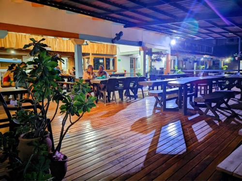 Restaurace v ubytování Hotel Bosque Blue
