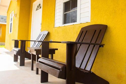 Φωτογραφία από το άλμπουμ του Czar's Romantic Retreat-2 Bedroom Home and Pool σε Ocho Rios