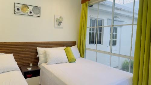 En eller flere senge i et værelse på Muy cerca de playas y miradores muy accesible a la ciudad y comercios