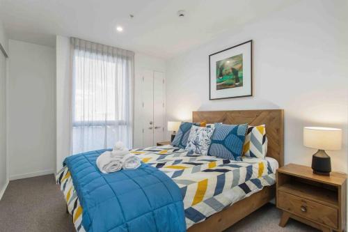 Ένα ή περισσότερα κρεβάτια σε δωμάτιο στο Central Location New Luxury Secure Park 3 Mins CBD