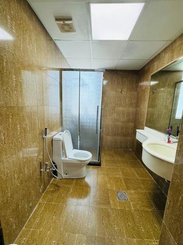 a bathroom with a toilet and a sink at Spacious 3-Bedroom Apartment near Al Khan Beach in Al Khān