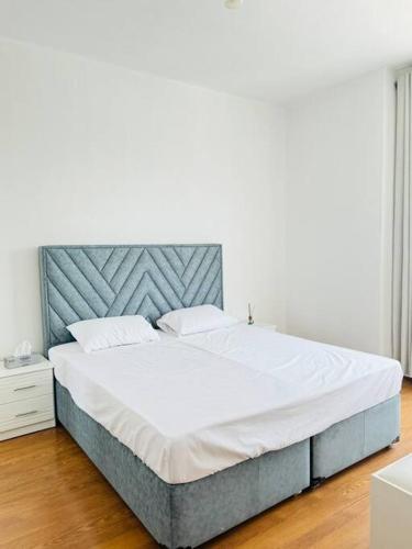 a bedroom with a large bed with white sheets at Spacious 3-Bedroom Apartment near Al Khan Beach in Al Khān