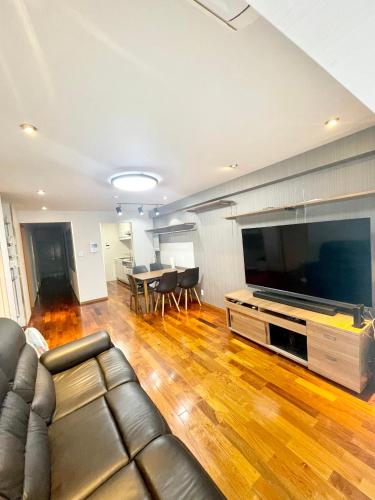 Higashi-Shinjuku apartment