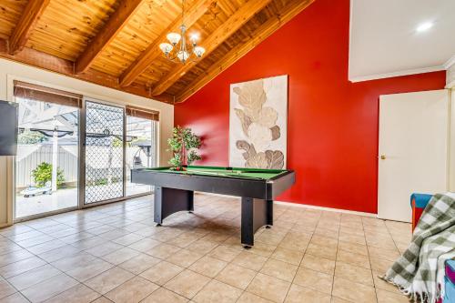Imagen de la galería de StayAU Tranquil 4BR Lakeside Retreat in Seabrook, en Altona Meadows