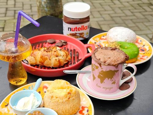 Makanan di atau berdekatan asrama
