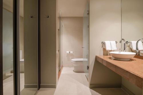 Koupelna v ubytování Four Points by Sheraton Perth