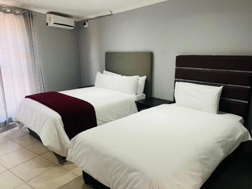 Ένα ή περισσότερα κρεβάτια σε δωμάτιο στο Falaza Lodge Jozini