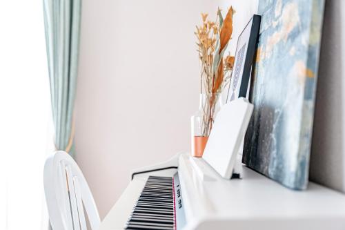 a white piano sitting on top of a shelf at ガーデンテラス伊豆高原 in Futo