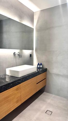 a bathroom with a white tub and a sink at Sea La Vie Luxury Villa 2 - Private swimming pool with jakuzzi inside in Vari