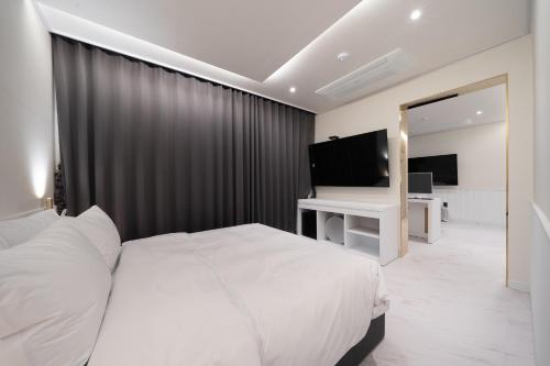 Ein Bett oder Betten in einem Zimmer der Unterkunft Gapyeong hotel GRAZIE