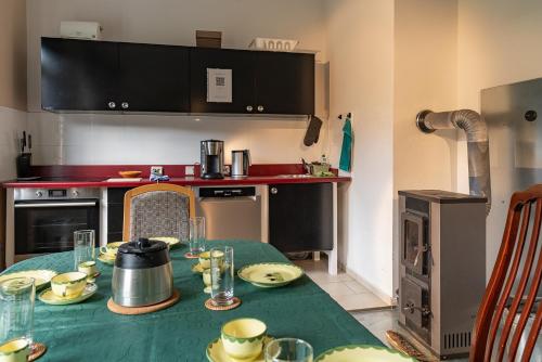 Dapur atau dapur kecil di Bahnhof Paulinzella mit Sauna