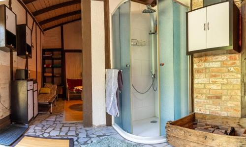 Bilik mandi di Bahnhof Paulinzella mit Sauna