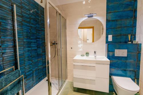 a bathroom with a toilet and a sink and a shower at Resort Hevenia Mrzeżyno - Apartament 3 in Mrzeżyno
