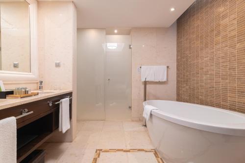 Bilik mandi di Rixos Borovoe