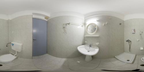 Kúpeľňa v ubytovaní Labyrinth Hotel