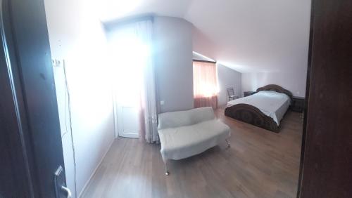 Voodi või voodid majutusasutuse Дом Лили toas