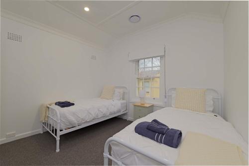 a bedroom with two beds and a window at Manuka Village - Sleeps 8 - Free parking x 4 in Kingston 
