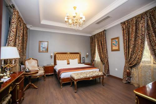 Shah Palace Luxury Museum Hotelにあるベッド