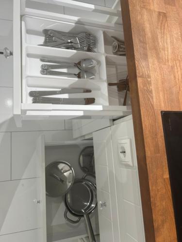Cucina o angolo cottura di KUNST-VILLA Apartments Suite mit Privatpool GrazSüd, Apartment mit Gartenblick ohne Pool