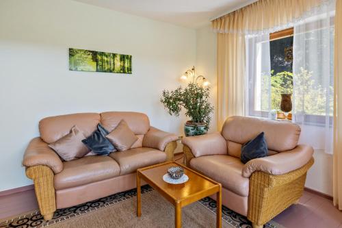 a living room with a couch and a table at Ferienwohnung Schwarzwaldglück in Lenzkirch