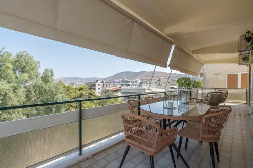 Voula's 2BR Escape Elegant and Stylish Living