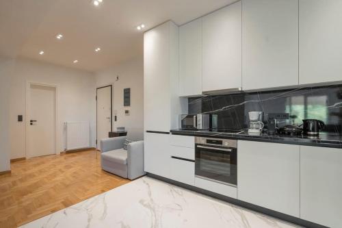 Voula's 2BR Escape Elegant and Stylish Living