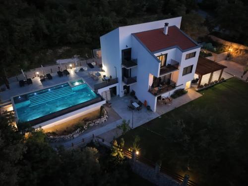Villa Principium with Infinity Edge Pool&Hot Tub photo 2