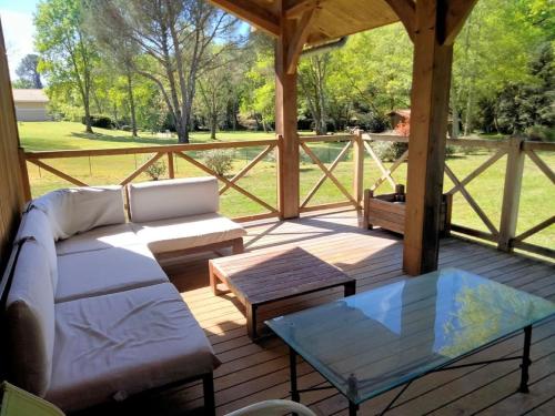 Photo de la galerie de l'établissement Belle maison en bois au bord d'un ruisseau, à Lévignacq