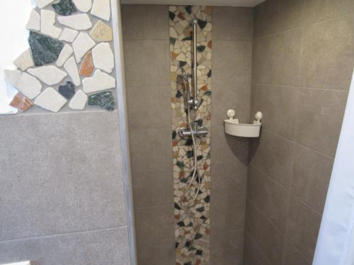 a bathroom with a shower with mosaic tiles at Ferienwohnungen Rheinhöhe in Sankt Goar