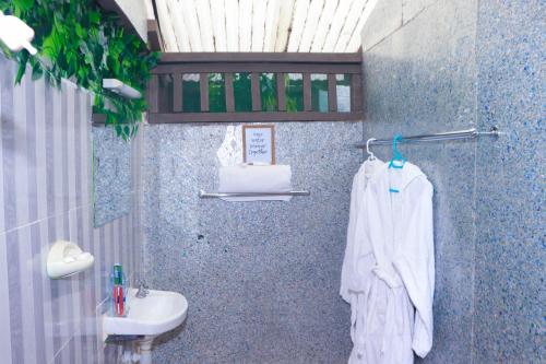 Ein Badezimmer in der Unterkunft Pacha Waterfront Nithi