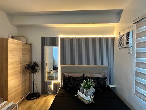Postel nebo postele na pokoji v ubytování Cozy condo in Bacolod City