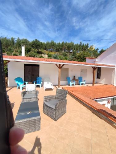 a person taking a picture of a patio with chairs and tables at Casa Barroca in Figueiró dos Vinhos