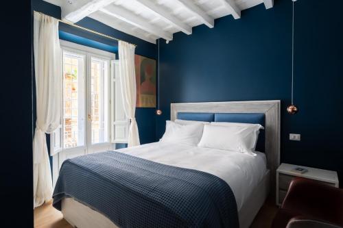 Elegance and Charm in Splendid Via Giulia
