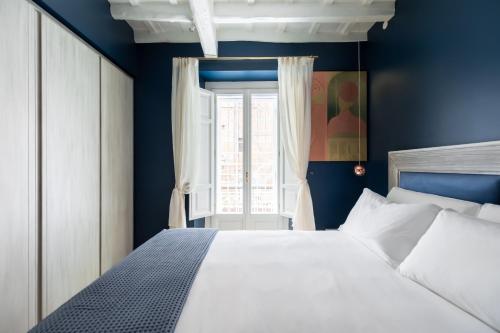 Elegance and Charm in Splendid Via Giulia