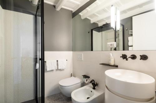 Elegance and Charm in Splendid Via Giulia
