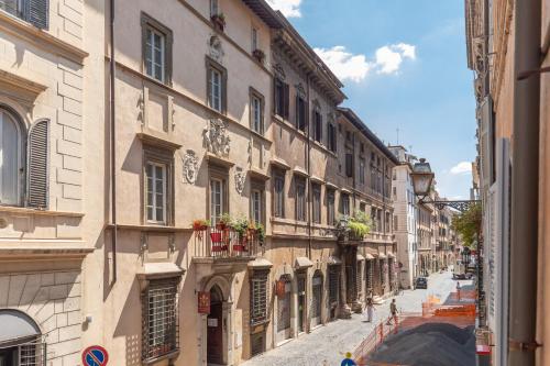 Elegance and Charm in Splendid Via Giulia
