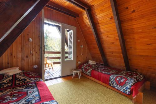 Postel nebo postele na pokoji v ubytování Pet-Friendly - Planinska Vikendica Međurečje