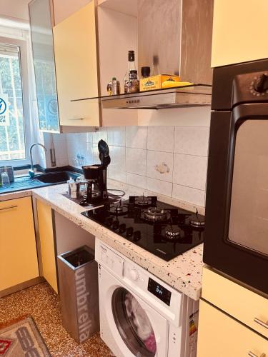 Dapur atau dapur kecil di Entire 3 bed rooms apartment,Centrum